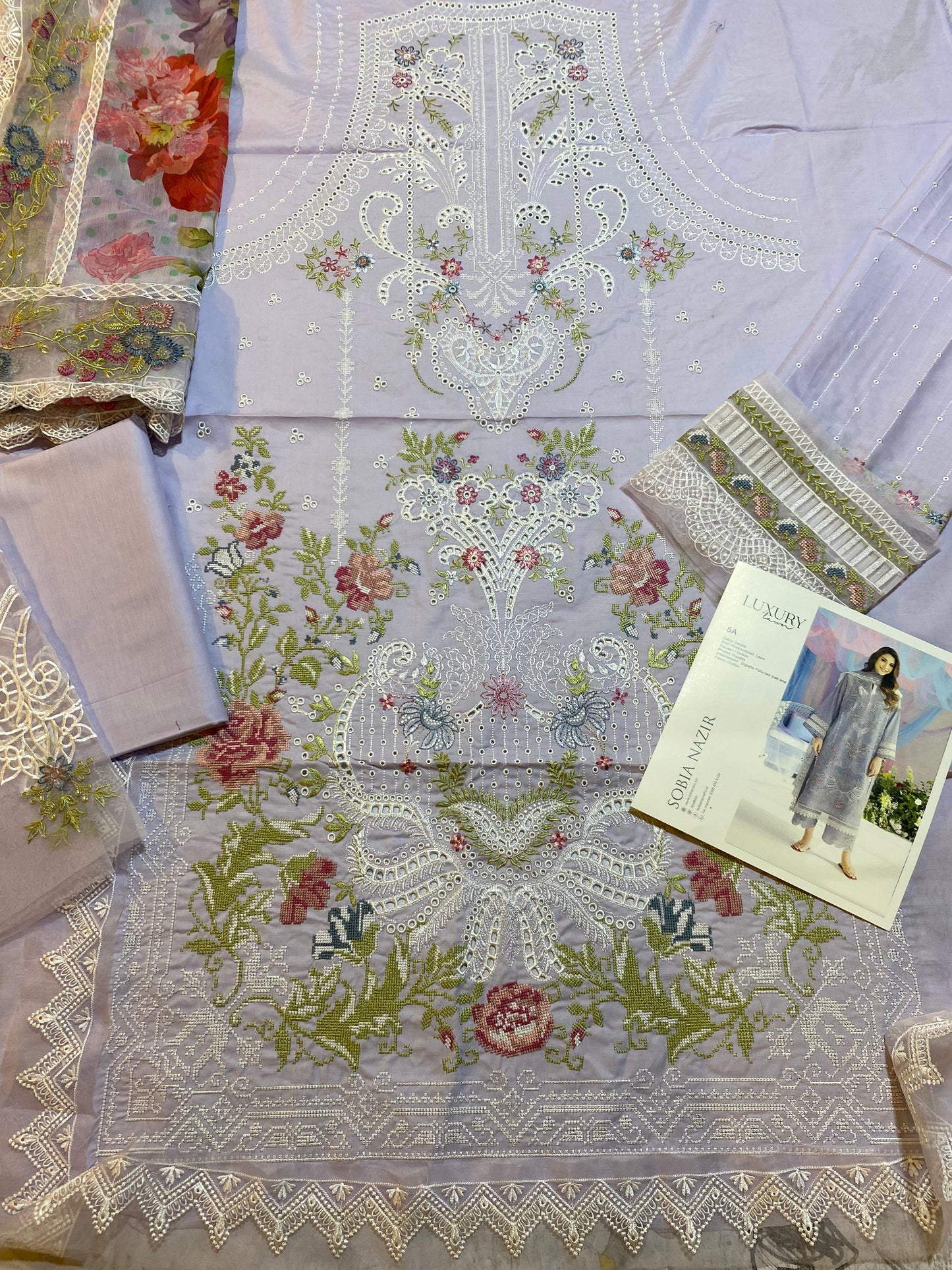 SOBIA NAZIR - DESIGN 5A LUXURY LAWN 2025 UNSTITCHED